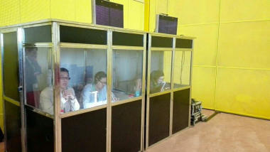 鄭州翻譯服務(wù)全解析 專業(yè)翻譯、導覽與同傳設(shè)備一站式解決方案